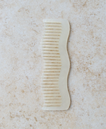 Liona Lucite Wave Hair Comb