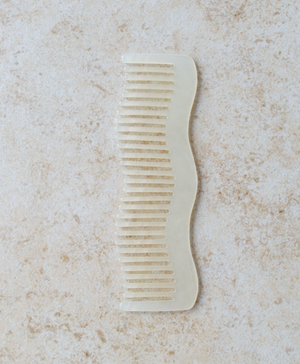 Liona Lucite Wave Hair Comb